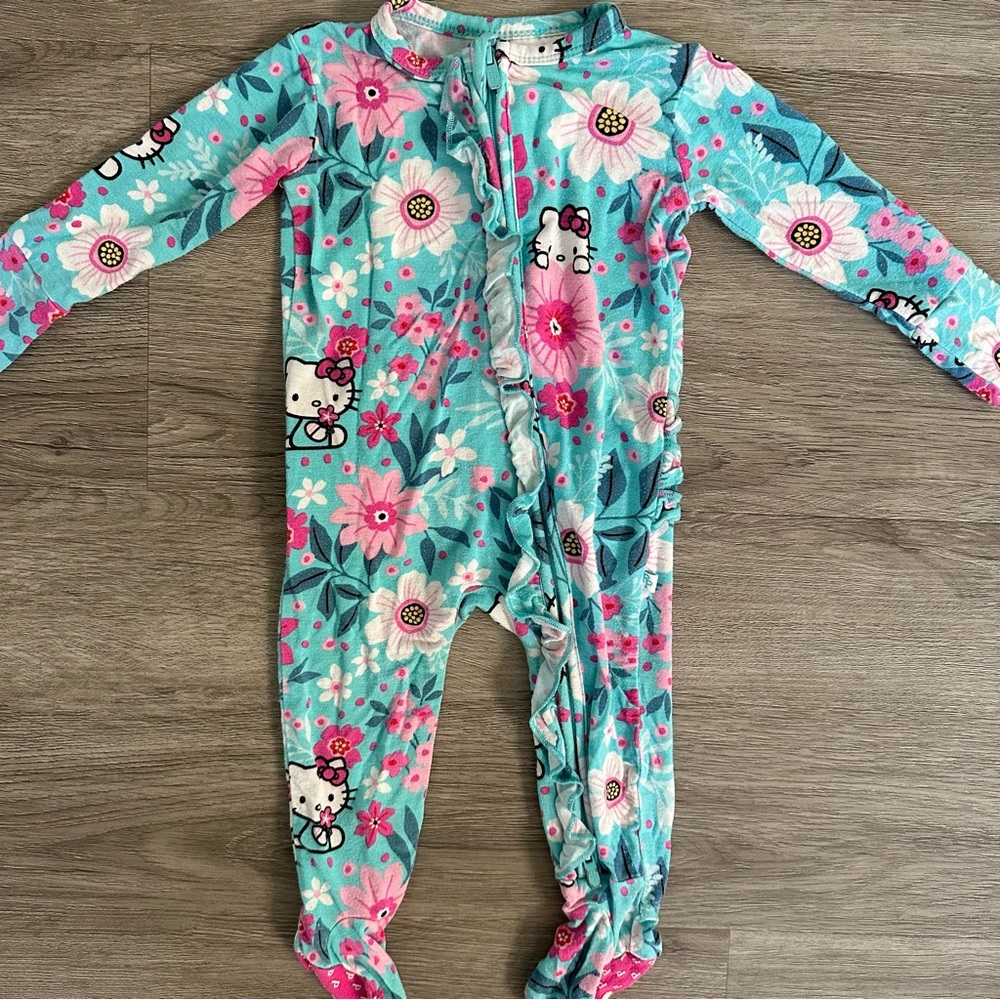 Posh Peanut x Hello Kitty Ruffle Footie